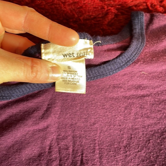 Bundle of 4 XS Comfy tops 👚 - Picture 10 of 10